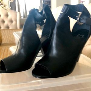 Black open toe boot heel